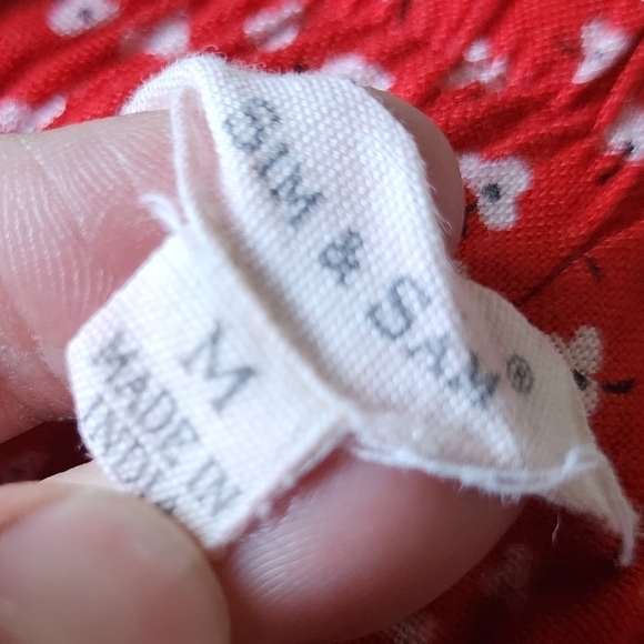 Sim & Sam Red Micro Floral Ruffle Mini Skirt Women's Medium M Flowy Summer EUC - Picture 5 of 7